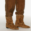 Bottes Stania à talons plats en cuir de veau suédé imprimé Bottes Stania à talons plats en cuir de veau suédé imprimé