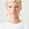 Boucles d&rsquo;oreilles métalliques brillantes en forme de feuilles