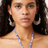 Boucles d&rsquo;oreilles métalliques brillantes en forme de feuilles