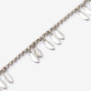 Bracelet en métal brillant avec pendentifs en forme de feuilles