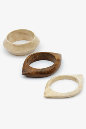 Ensemble de bracelets en bois