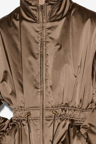 Manteau matelassé en satin Dastyni