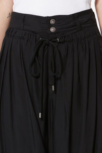Pantalon Inaya à jambes larges et ceinture superposée