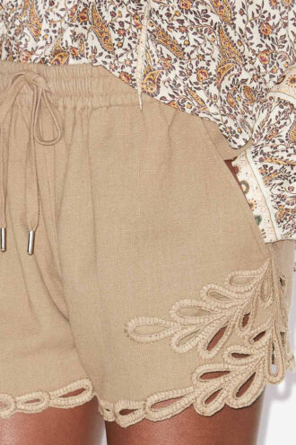 Short Safa Short en dentelle ajourée Short Safa Short en dentelle ajourée